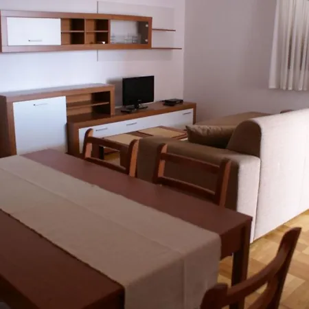 Luka Apartman *