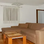 Luka Apartament *