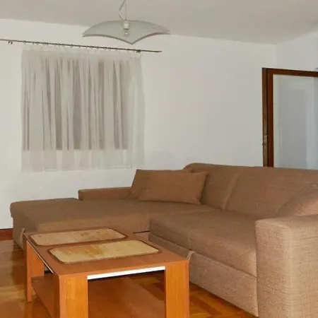 Luka Apartman *